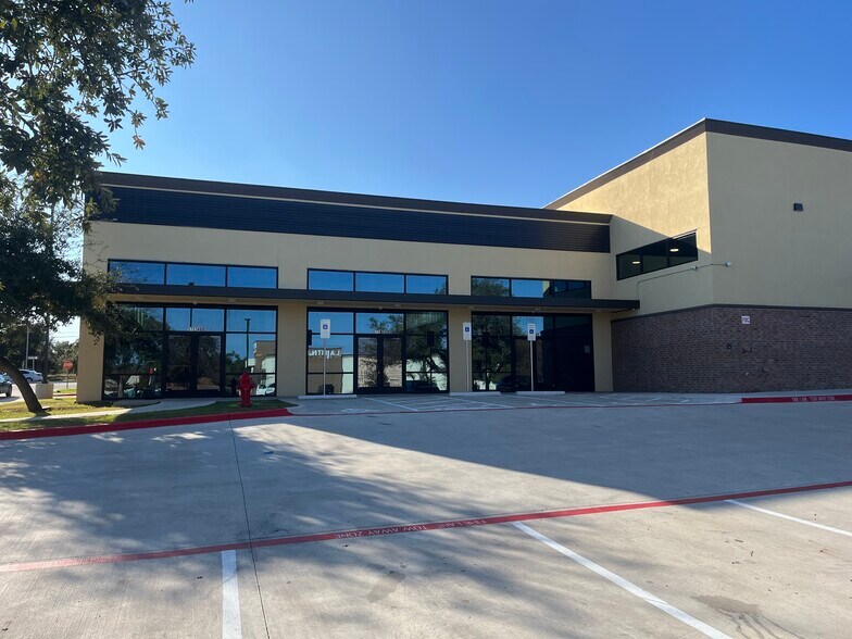 Primary Photo Of 1100 N Bagdad Rd, Cedar Park General Retail For Lease