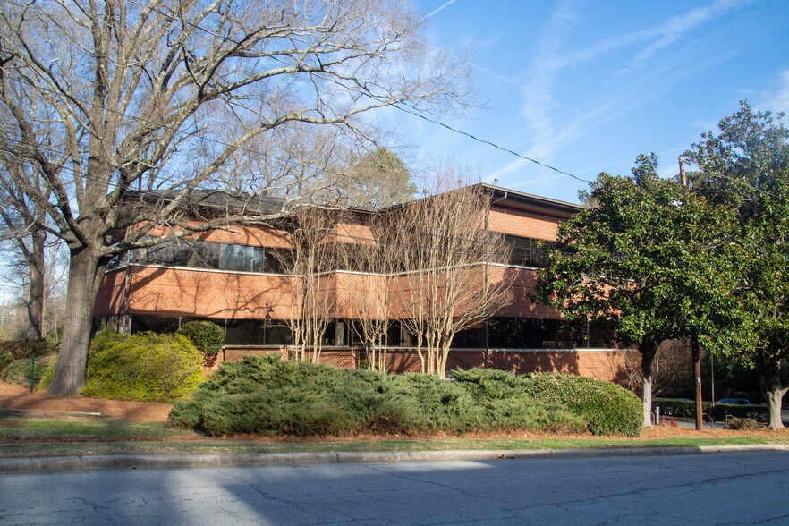 Primary Photo Of 1600 E Franklin St, Chapel Hill Medical For Sale