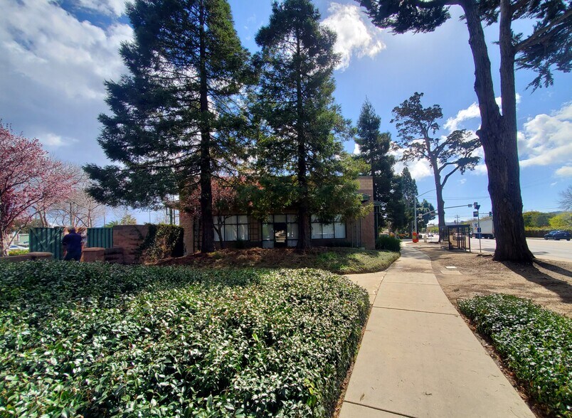 More Photos Of 3991 S Higuera St, San Luis Obispo Freestanding For Lease
