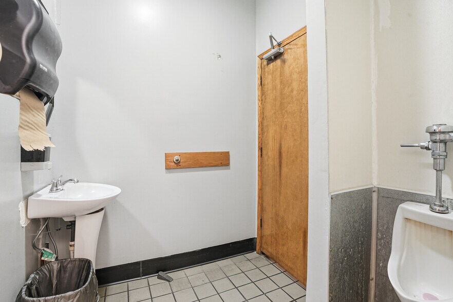 More Photos Of 4020 E Old US 30, Hamlet Restaurant For Sale