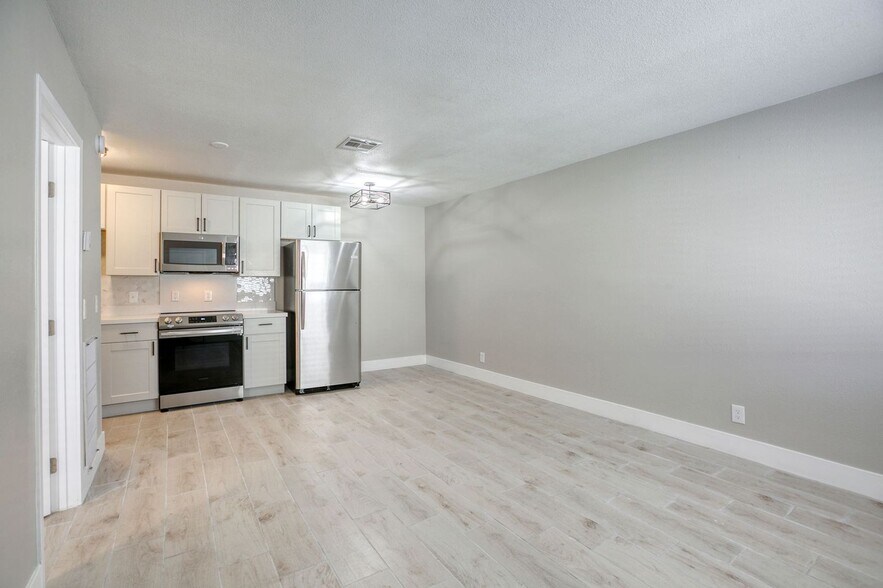 More Photos Of 317 S 9th St, Las Vegas Apartments For Sale