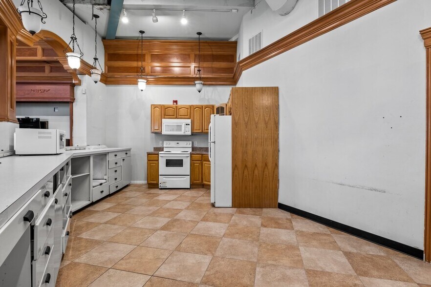 More Photos Of 901 Cross Bay Blvd, Broad Channel Freestanding For Sale