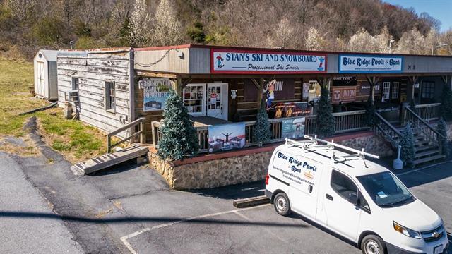 Primary Photo Of 702 Richmond Ave, Staunton General Retail For Lease