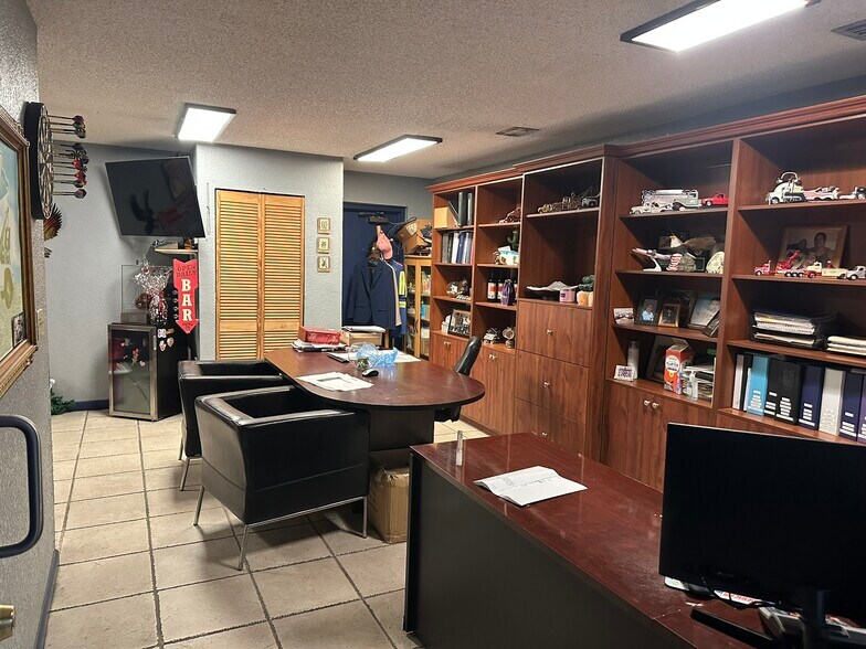 More Photos Of 9180 NW 119th St, Hialeah Warehouse For Sale