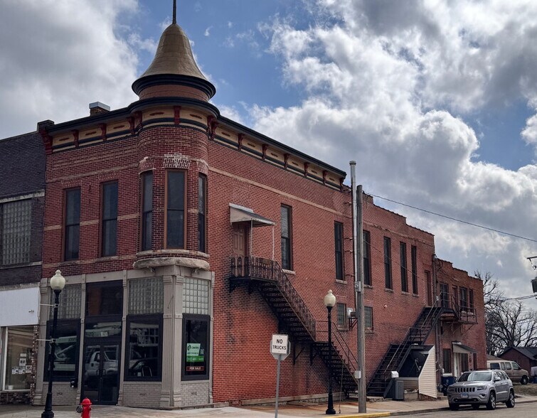 Primary Photo Of 1830 4th St, Peru Storefront Retail Residential For Sale