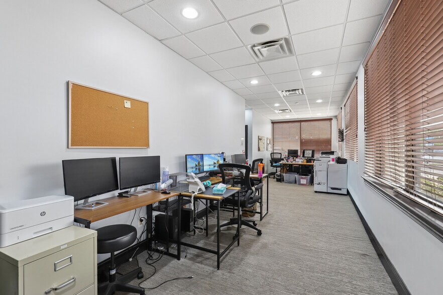 More Photos Of 859 Park Ave, Orange Park Medical For Sale