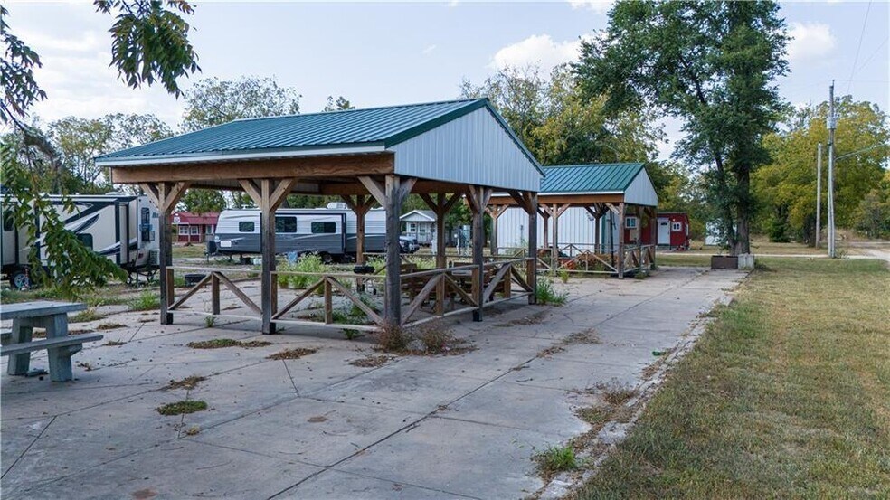 More Photos Of 74 2nd St, Moran Trailer Camper Park For Sale