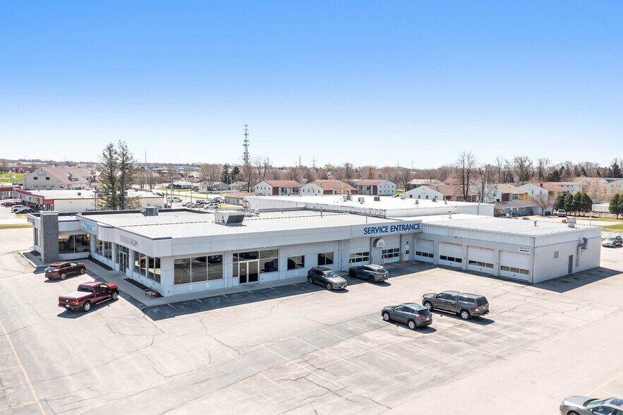 More Photos Of 1988 E Mason St, Green Bay Auto Dealership For Sale