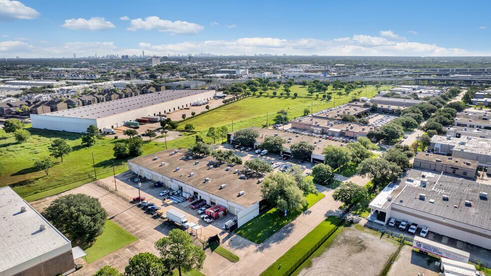 More Photos Of 10610-10618 Rockley Rd, Houston Unknown For Lease