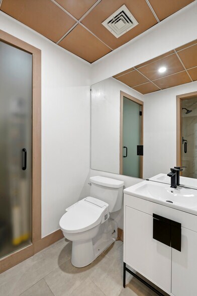 More Photos Of 35 W 36th St, New York Office For Sale