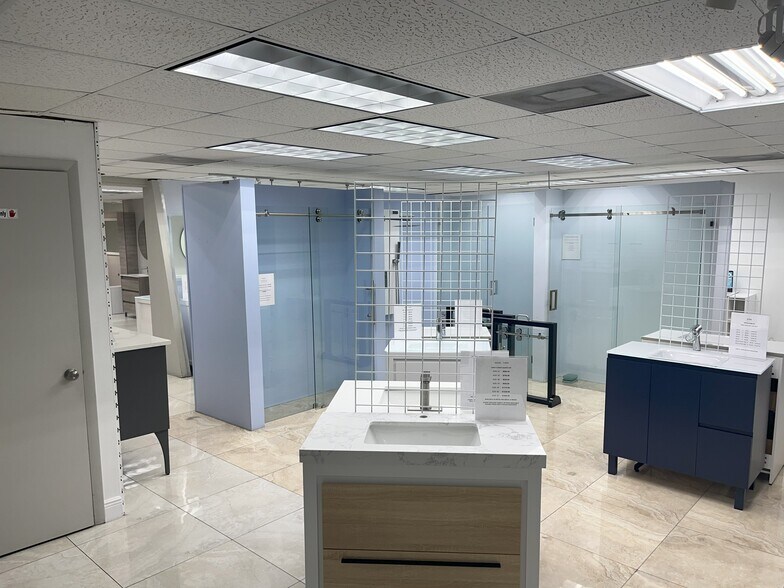 More Photos Of 1711-1759 N Powerline Rd, Pompano Beach Showroom For Lease