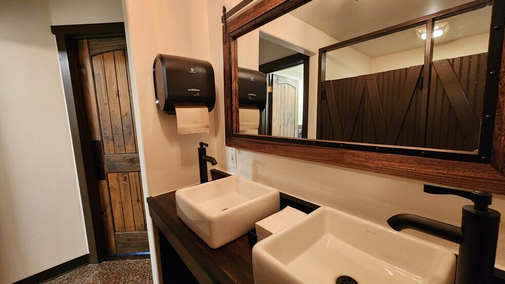 More Photos Of 204 S Coeur D Alene Ave, Harrison Restaurant For Sale