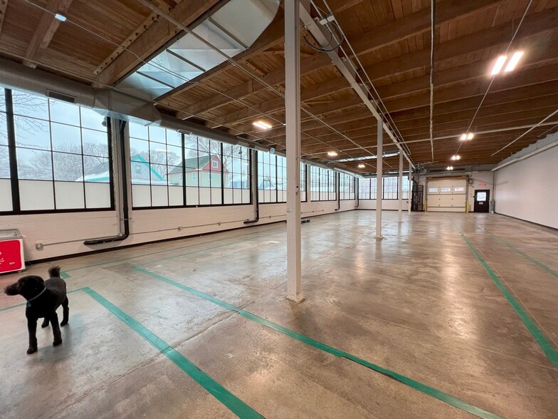 More Photos Of 1911 Jefferson St NE, Saint Anthony Manufacturing For Lease