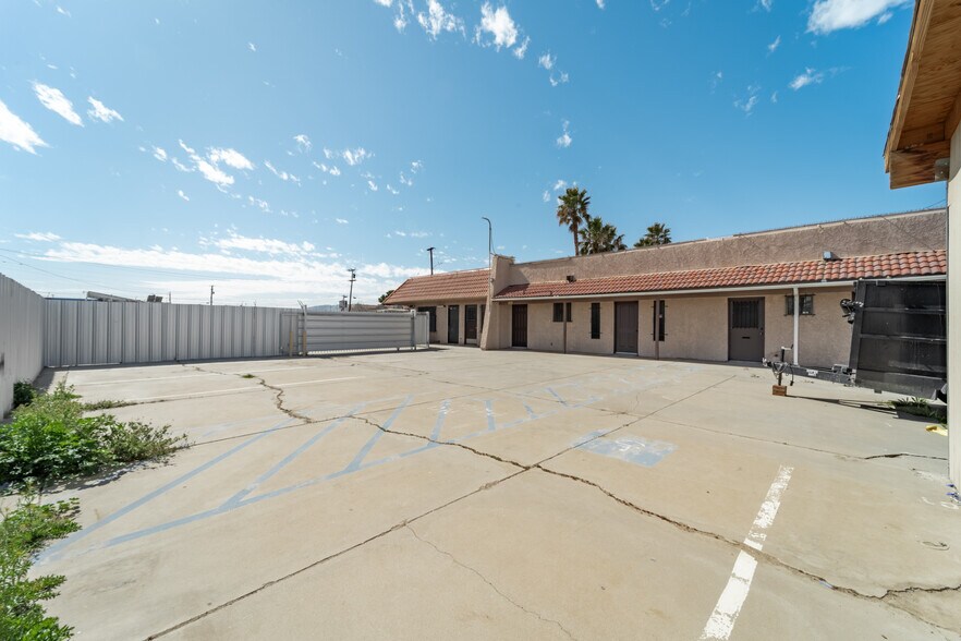 More Photos Of 113 W Pillsbury St, Lancaster Flex For Sale