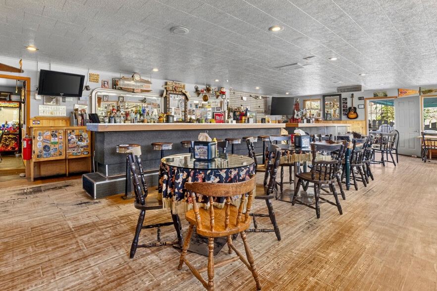 More Photos Of 146 1st Ave, Parshall Bar For Sale