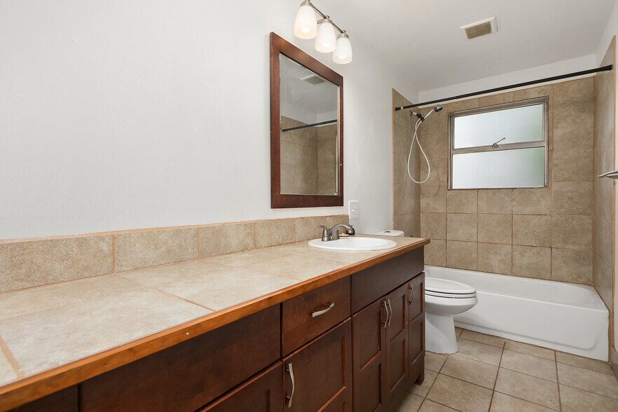 More Photos Of 855 W Nickerson St, Seattle Apartments For Sale