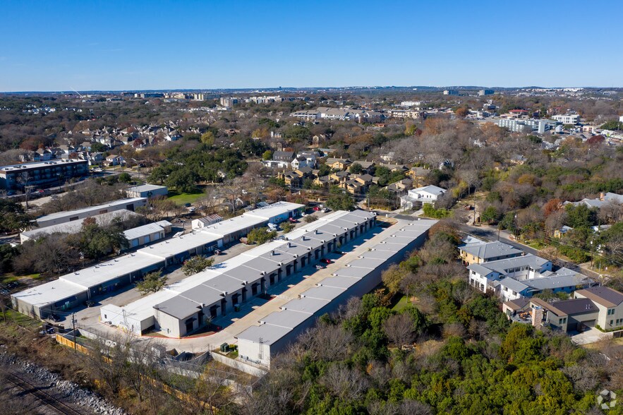 More Photos Of 2307 Thornton Rd, Austin Flex For Lease