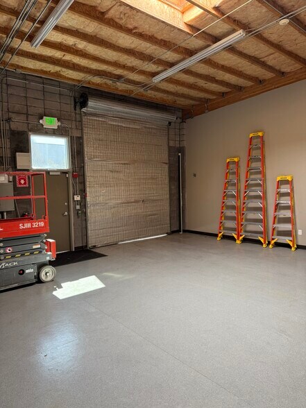 More Photos Of 890 E Patriot Blvd, Reno Light Distribution For Sale