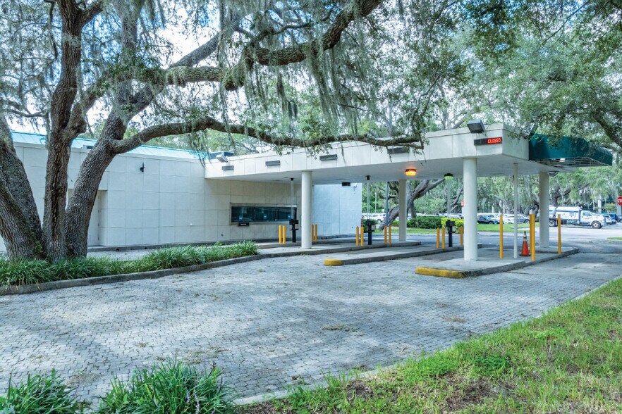 More Photos Of 15302 Amberly Dr, Tampa Bank For Lease