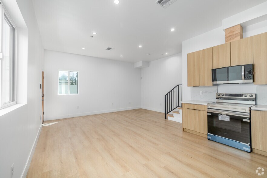 More Photos Of 1933 Magnolia Ave, Los Angeles Apartments For Sale