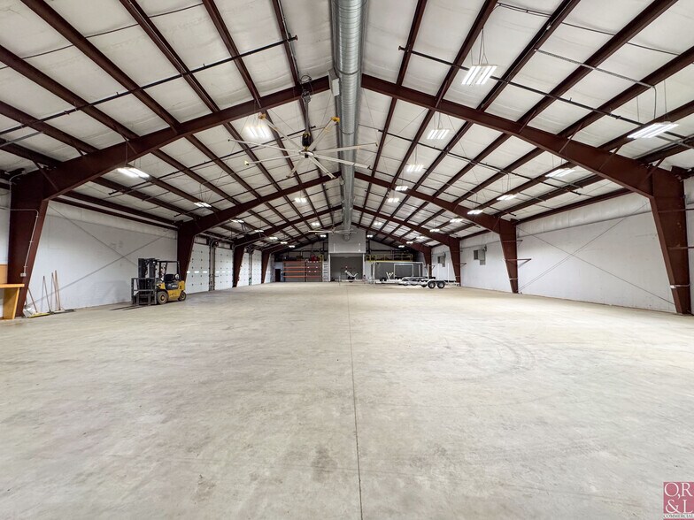 More Photos Of 103R Old Windsor Rd, Bloomfield Warehouse For Lease