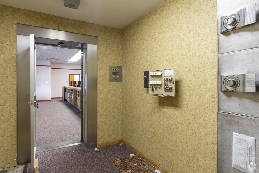 More Photos Of 347-349 Main St, Simpson Bank For Sale