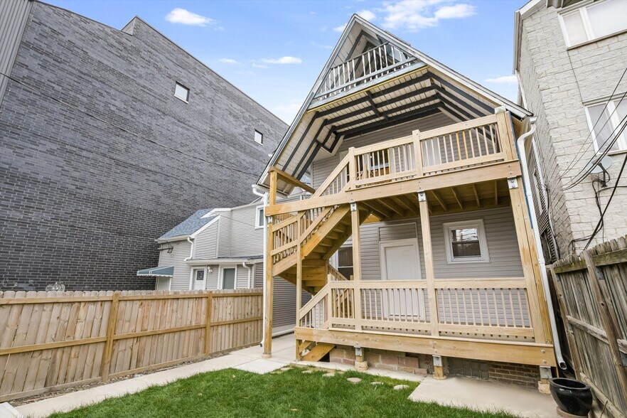 More Photos Of 2617 W Fullerton Ave, Chicago Storefront Retail Residential For Lease