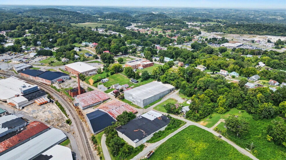 More Photos Of 237 Loretta St, Greeneville Industrial For Sale