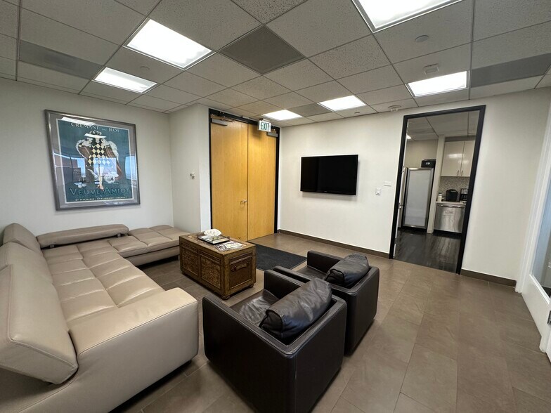 More Photos Of 11777 San Vicente Blvd, Los Angeles Office For Lease