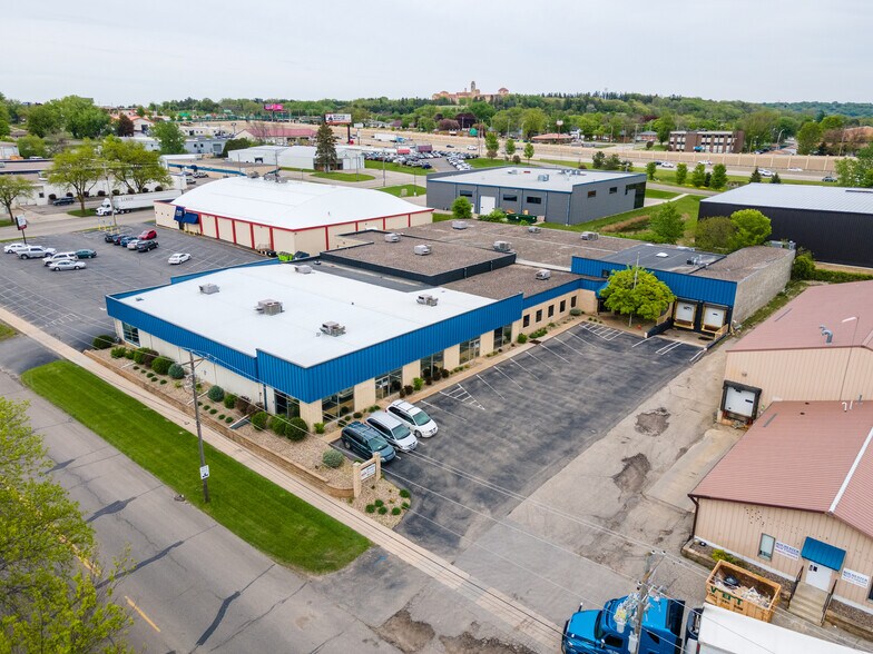 More Photos Of 1304 Valleyhigh Dr NW, Rochester Showroom For Sale