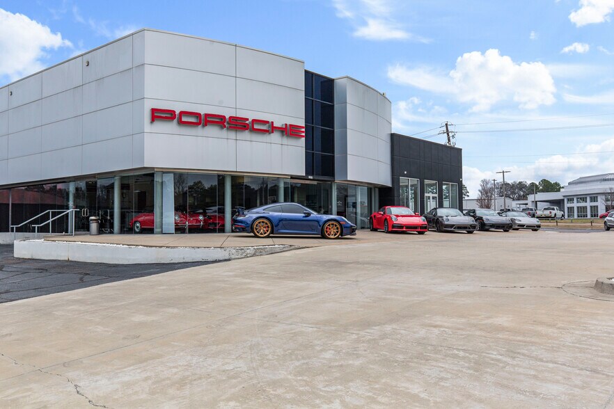 More Photos Of 5385 N I 55 St, Jackson Auto Dealership For Sale