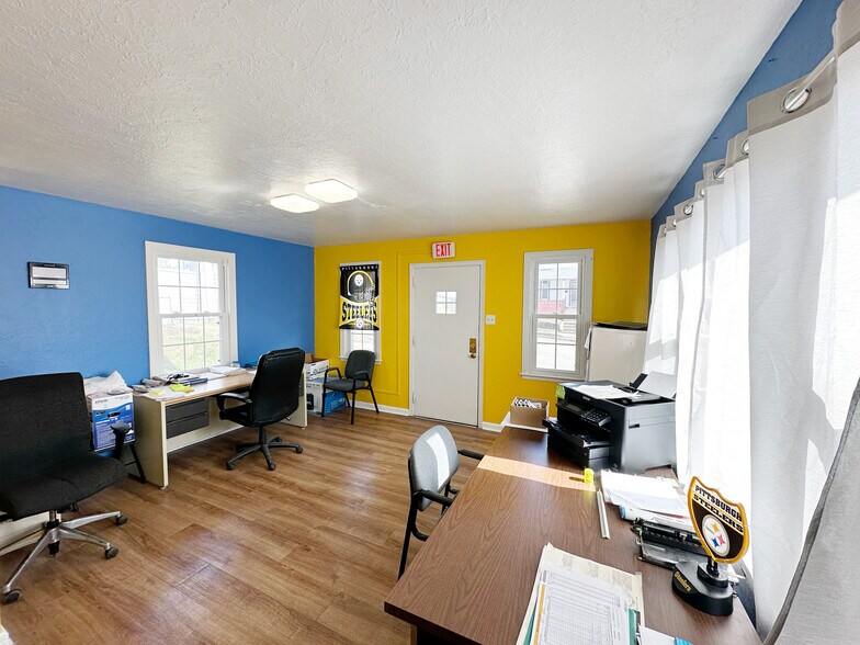 More Photos Of 825 E. Park Ave, Fairmont Office For Sale