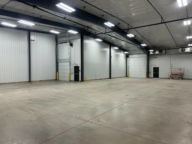 More Photos Of 2030 E 52nd St, Sioux Falls Industrial For Sale