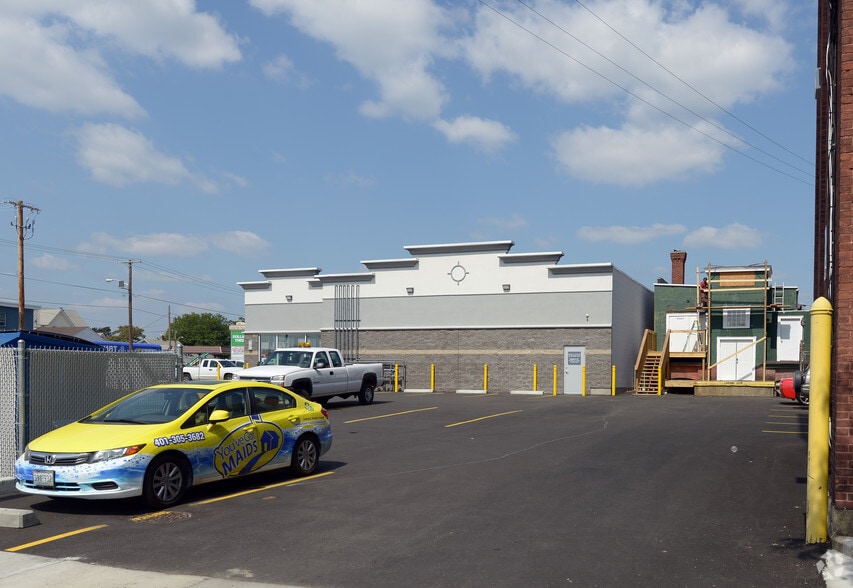 More Photos Of 361 Dexter St, Central Falls Freestanding For Lease