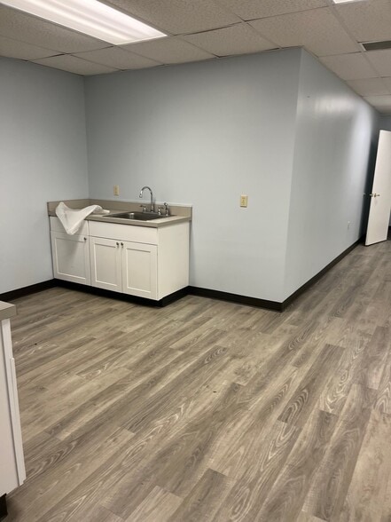More Photos Of 325 John Knox Rd, Tallahassee Office For Lease