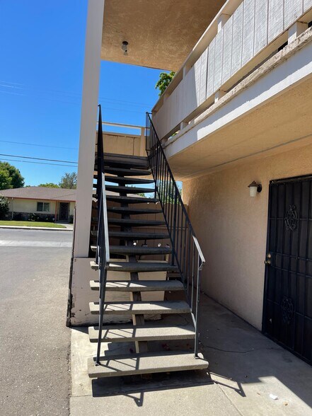 More Photos Of 218 W K St, Los Banos Apartments For Sale