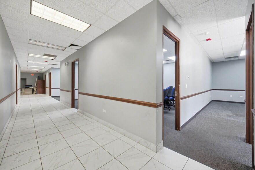 More Photos Of 944 E Roosevelt Rd, West Chicago Storefront For Lease