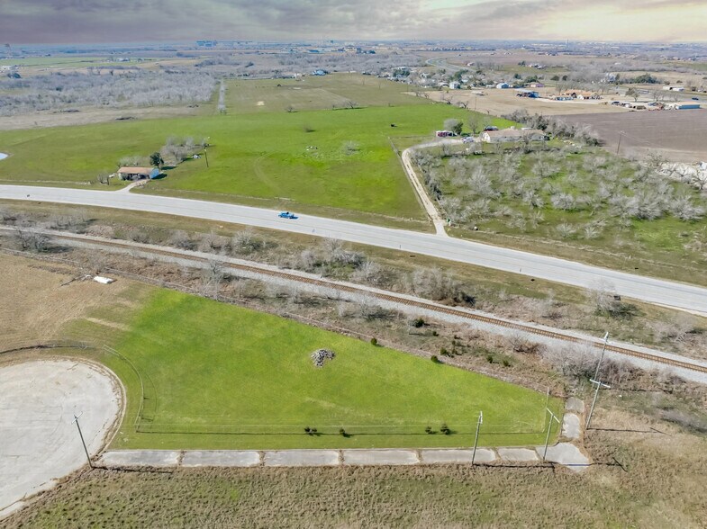 More Photos Of 1801 Industrial Dr, Taylor Land For Lease