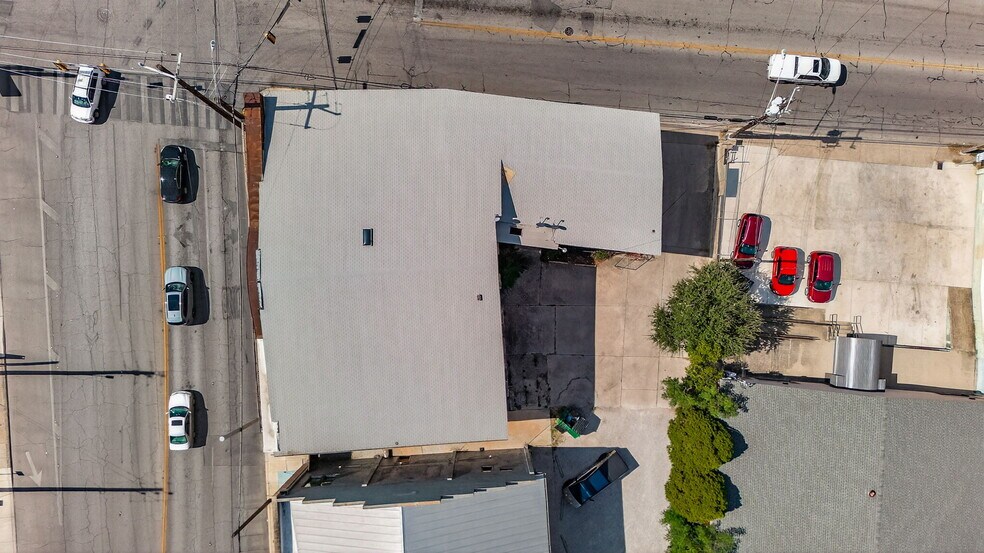 More Photos Of 1425 S Flores St, San Antonio General Retail For Sale