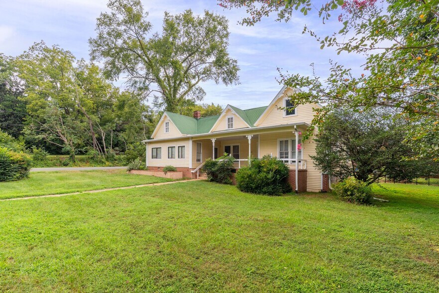 More Photos Of 117 E Salisbury St, Pittsboro Office For Sale