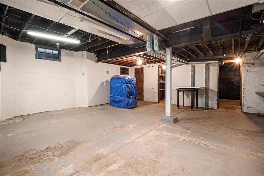 More Photos Of 8700 Gravois Rd, Saint Louis Storefront Retail Residential For Sale