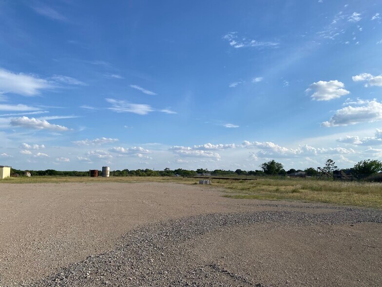 More Photos Of 8051 Seymour Hwy, Wichita Falls Warehouse For Lease