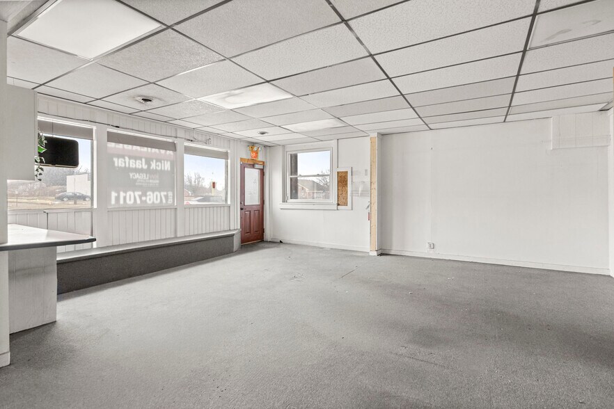 More Photos Of 26905 Plymouth Rd, Redford Township Freestanding For Lease