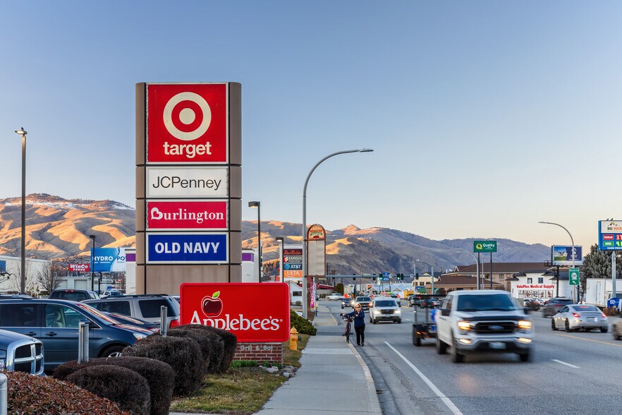 More Photos Of 1102 Springwater Ave, Wenatchee Freestanding For Sale