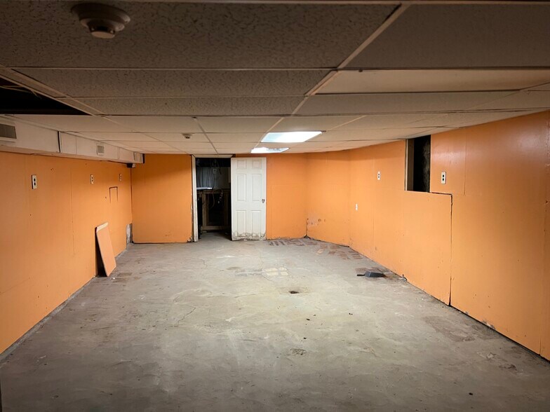 More Photos Of 2013 Woodlynne Ave, Woodlynne Storefront Retail Residential For Lease