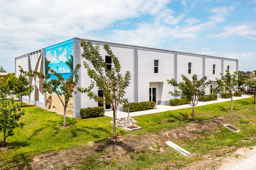 Primary Photo Of 2025 Seward Ave, Naples Warehouse For Lease