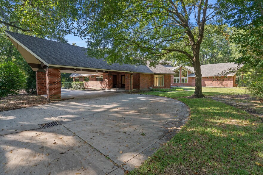 More Photos Of 16621 Hereford Dr, Tomball Flex For Sale