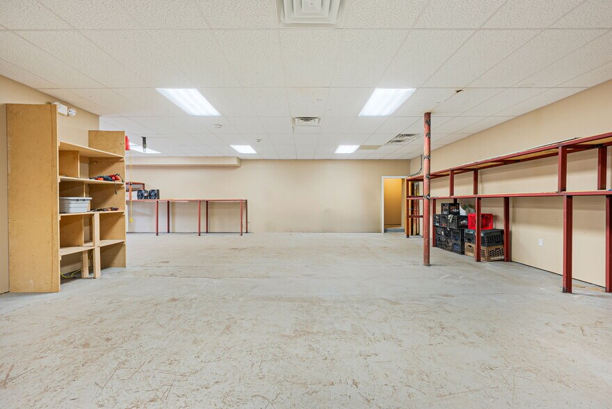 More Photos Of 6 New York Ave, Sound Beach Bar For Sale