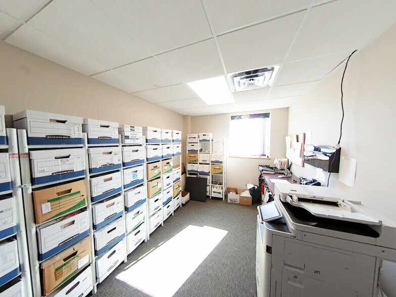 More Photos Of 4815 50 Av, Red Deer Office For Lease