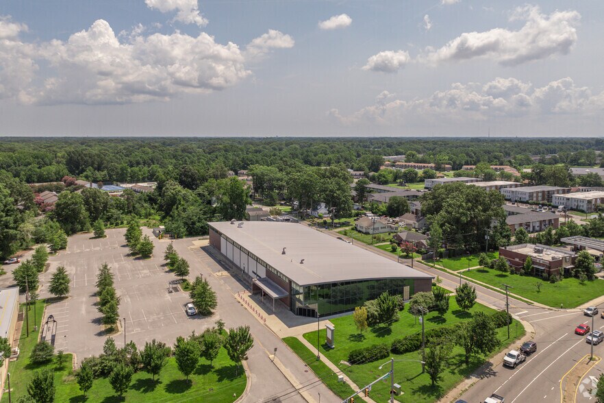 More Photos Of 11076 Warwick Blvd, Newport News Supermarket For Lease